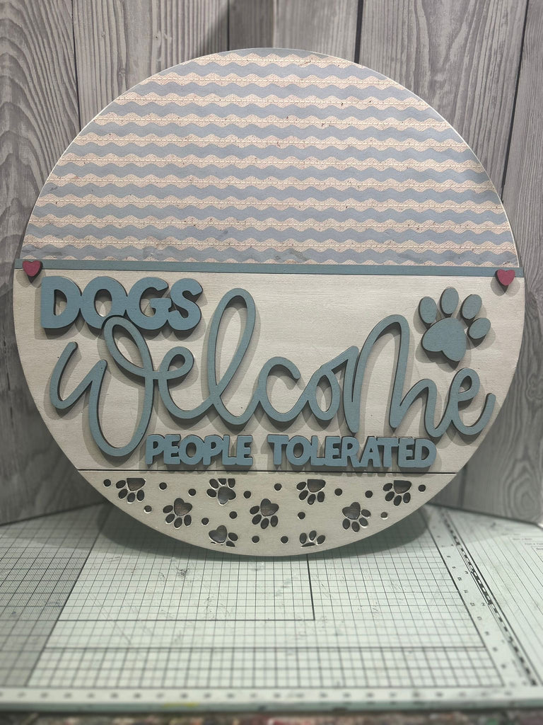 MDF dogs welcome plaque – Glitzcraft